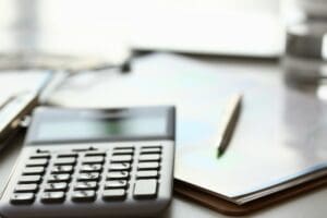 calculatrice dossier chiffres crayon calcul flou